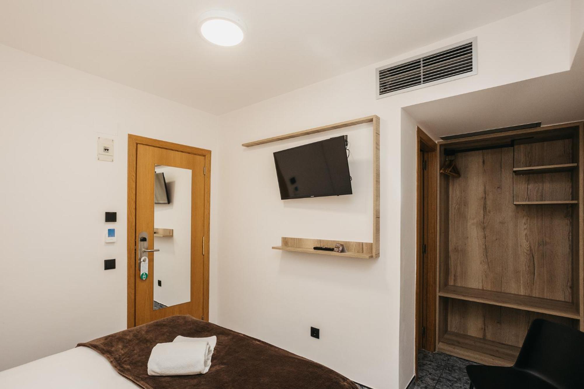 La Trobada Hotel Sport Ripoll Zewnętrze zdjęcie