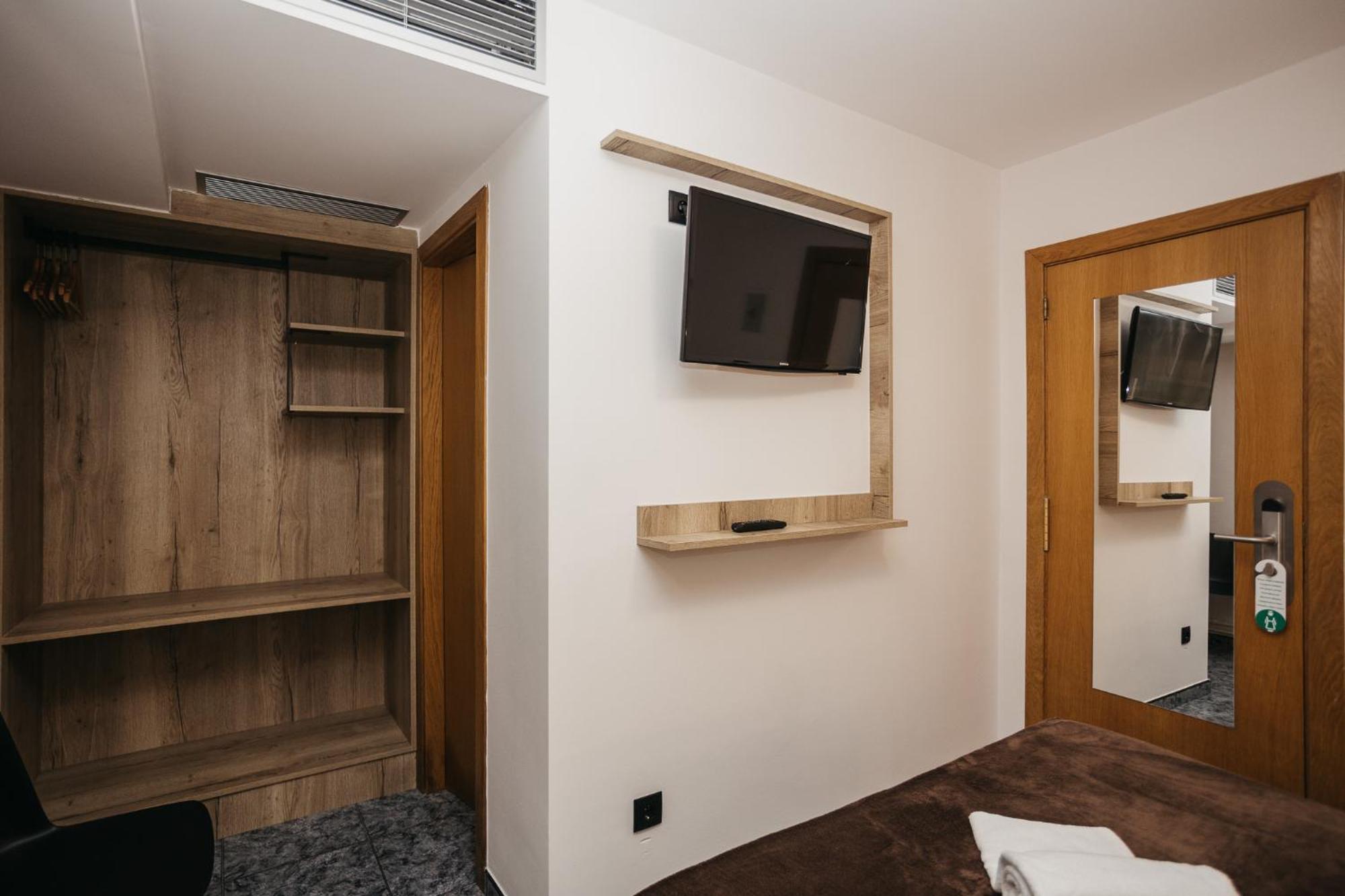 La Trobada Hotel Sport Ripoll Zewnętrze zdjęcie