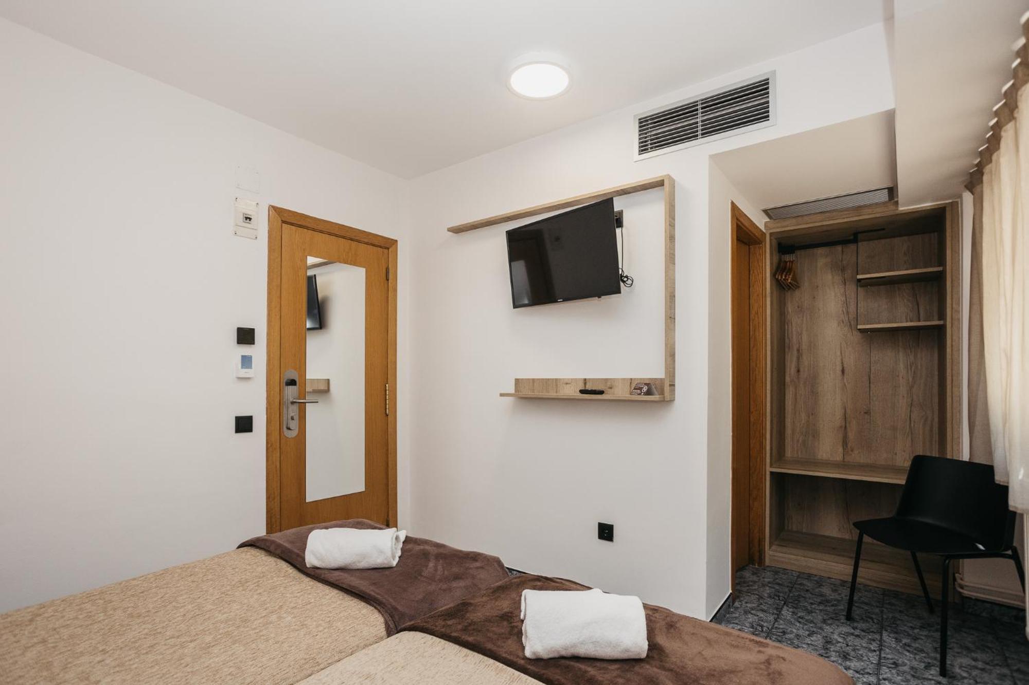 La Trobada Hotel Sport Ripoll Zewnętrze zdjęcie